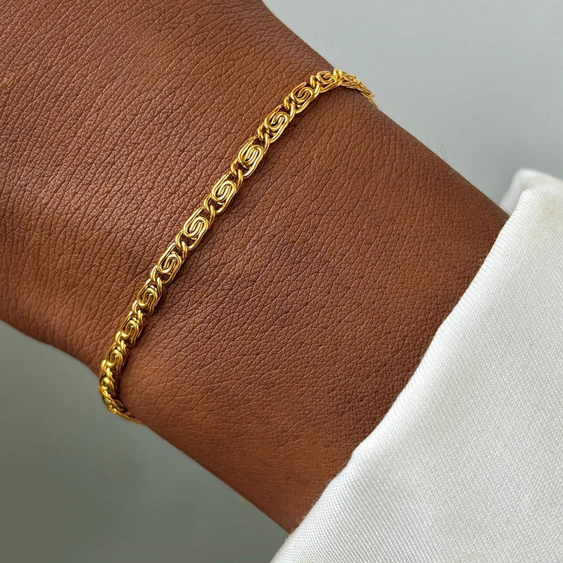 Minimal Spiral Link Bracelet